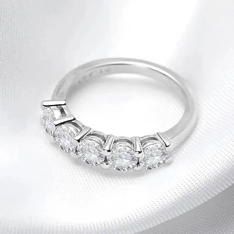 Vannity White Gold 1.5 CT 4mm Moissanite Diamond Ring