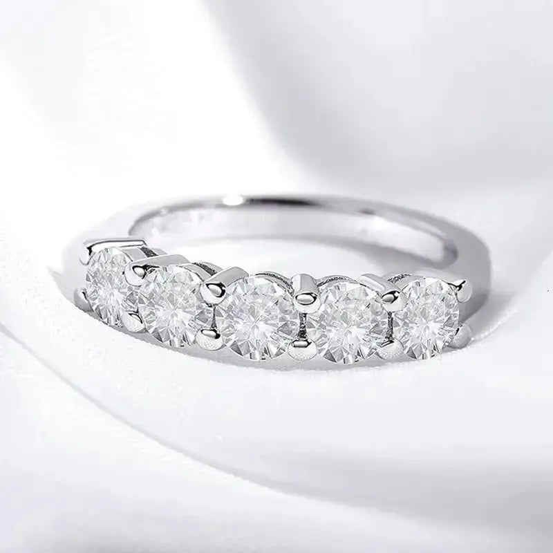 Vannity White Gold 1.5 CT 4mm Moissanite Diamond Ring